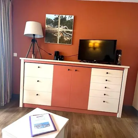 Duplex 3 Pieces Avec Terrasse, Solarium, Piscine Et Parking - Fr-1-504-418 * Saint-Raphael (Var)